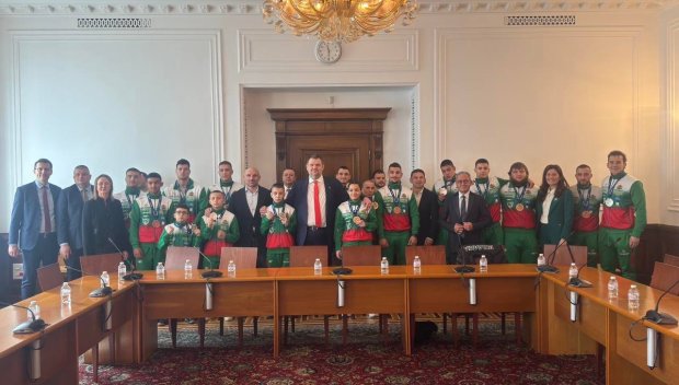 Делян Пеевски се срещна с медалистите от Българската федерация по ММА (СНИМКИ)