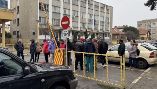 Полицаите от Казанлък, обвинени за смъртта на арестант, остават в ареста