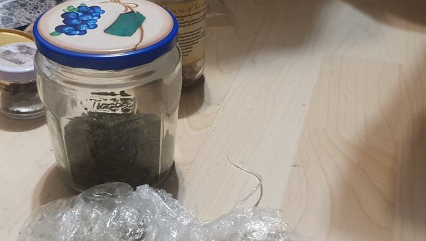 Арест за 25-годишен в Свети Влас, в дома му - наркотици