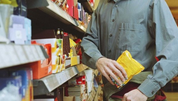 Арестуваха чирпанлия, пробвал да си тръгне със стоки от магазин, без да плати