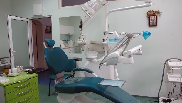 Разследват смъртта на двегодишно дете, починало след упойка в румънска стоматология