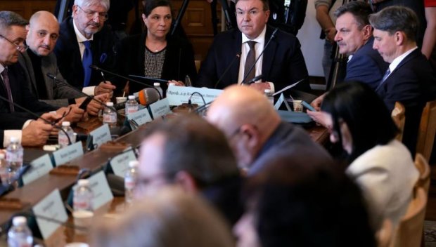 Глас от здравната комисия в парламента: Ако напуснат пенсионираните лекари, психиатриите в държавата хлопват