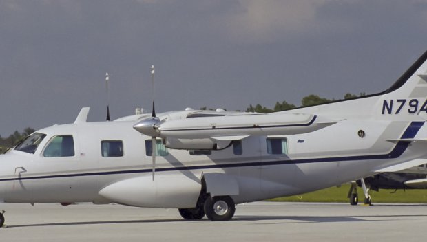 Самолет кацна аварийно в САЩ, след като мистериозен обект счупи предното стъкло на машината