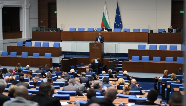 Парламентът ще работи извънредно на 29 април