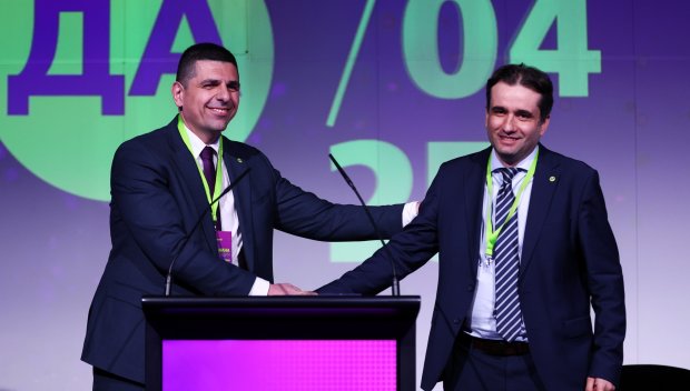 Точно тези от ала-балата с президента ли ще говорят за манипулации на вота?! Единият е подсъдим по дело за корупция, другият - водач на тролска армия и бияч