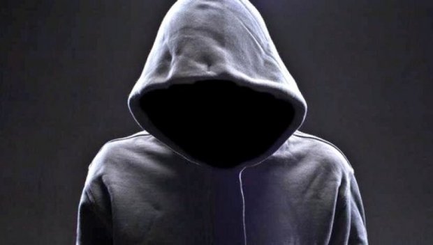 Млад мъж нападна и ограби 15-годишно момиче до спирка в София