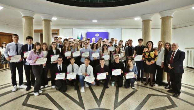 МОН награди ученици за проекти в борба срещу диабета, разбитието на роботиката и изследването на Космоса - ето които са призьорите