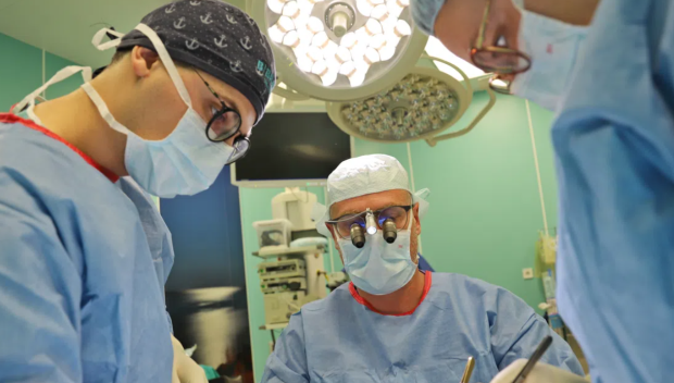 Пациент е с шанс за живот след чернодробна трансплантация във ВМА