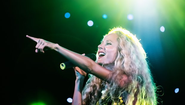 ГИЗДАВА: Деси Добрева тръгва на благотворително турне