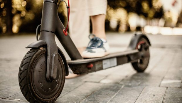 Тийнейджър се потроши с тротинетка в Бургас