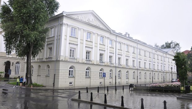 Мъж с брадва уби един човек и рани друг във Варшавския университет