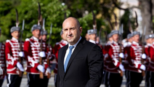 АБСОЛЮТЕН ЛИЦЕМЕР! Румен Радев на 9 ноември 2022 г.: Провеждането на референдум за еврото е невъзможно (РАЗБИВАЩО ВИДЕО)