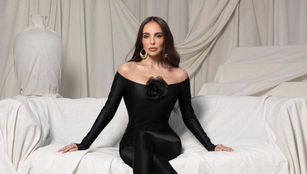 МАЯМИ В БИСТРИЦА: Ни Ло с огледало за 15 бона