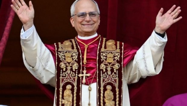 Папата получи като подарък чикагска бира от губернатора на Илинойс