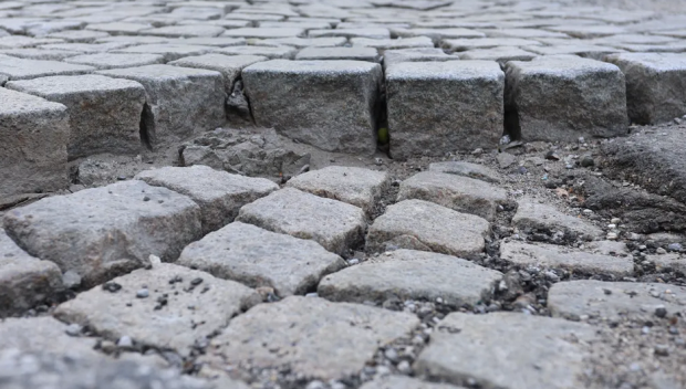 Заловиха чужденец, счупил витрините на 7 магазина в София с паве