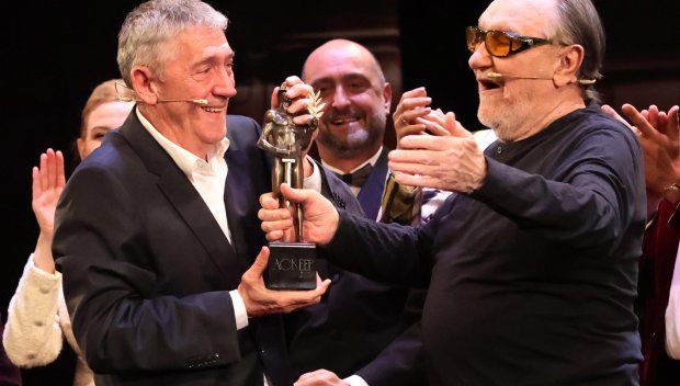 ВЪЛНУВАЩА ВЕЧЕР: Ето кои грабнаха тазгодишните награди Аскеер (СНИМКИ)