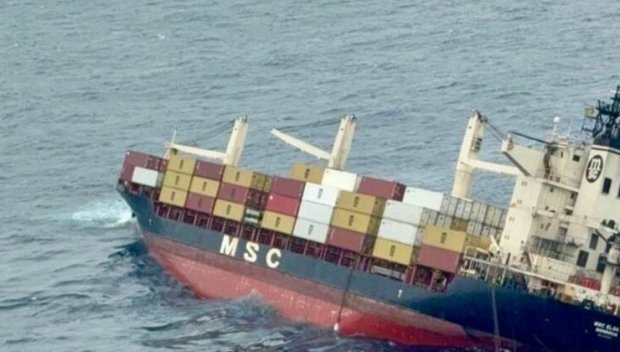 КРУШЕНИЕ: Контейнеровоз потъна край бреговете на Индия