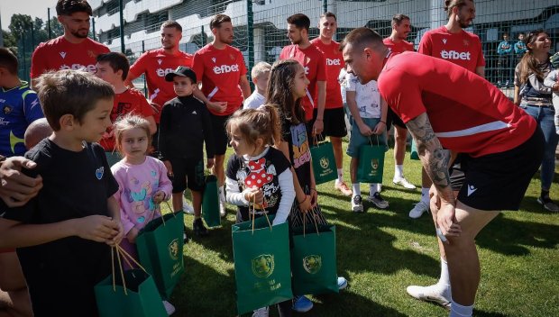 Националите взеха участие в спортен празник за деца (СНИМКИ)