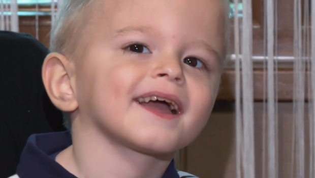 3-годишният Ивелин от Банкя има нужда от помощта ни, за да проходи