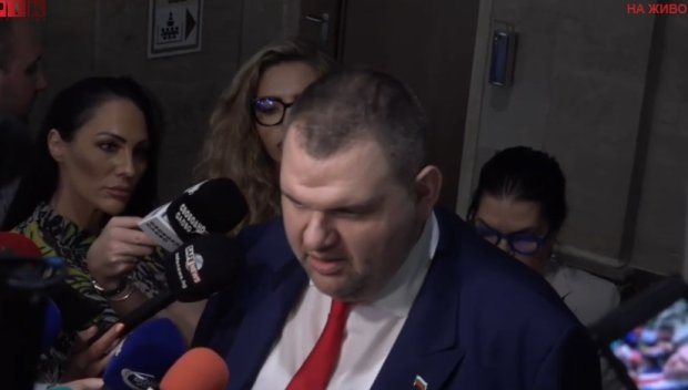 ПЪРВО В ПИК TV! Пеевски: Даниел Митов не трябва да подава оставка, а партията на пуделите да замълчи и да отиде в ъгъла. Да се разследват всички олигарси! (ВИДЕО)