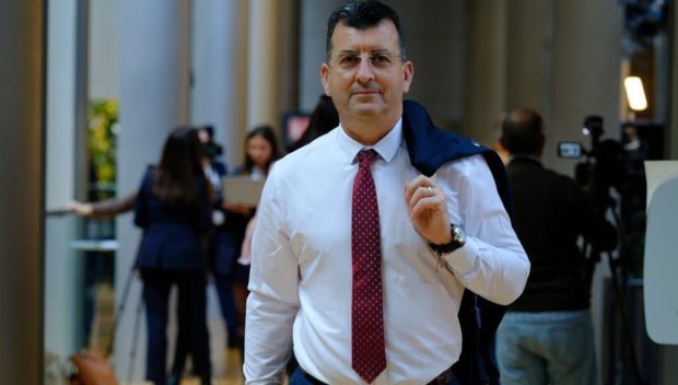 ПИК TV! Асим Адемов с ГОРЕЩ КОМЕНТАР: Цветанов ще поднесе празна тепсия на Радев и Копринков, ако иска да къса от ГЕРБ (ВИДЕО)