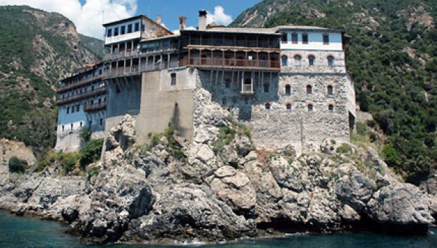 Ограничават достъпа на посетители до Света гора