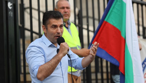 ХИТ В МРЕЖАТА: Събират всички бисери на Киро в Кирчевица (СНИМКИ)