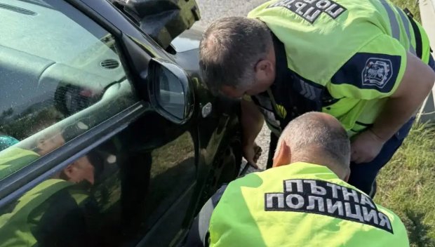 ДЖЕНТЪЛМЕНИ: Полицаи смениха спукана гума на автомобил на магистрала „Тракия“