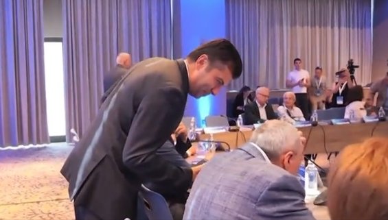 Водени от Костов, демократичната общност се устреми към нова загуба в битката за президент