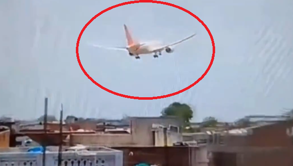 ИЗВЪНРЕДНО: Самолет с 242 души на борда се разби в Индия (ВИДЕО)