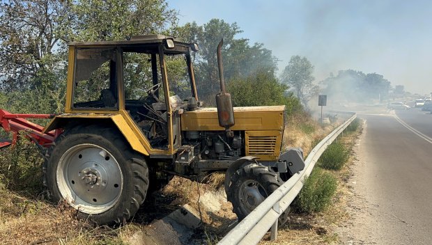 Трактор пламна в движение и подпали нива край Димитровград (СНИМКИ)