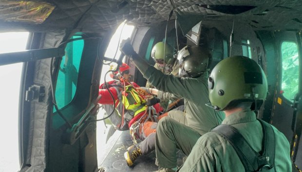 ОПЕРАЦИЯ НАД РИЛА: Евакуираха с Кугър трима пострадали алпинисти (СНИМКИ/ВИДЕО)