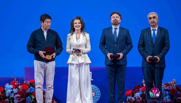 Президентът на Световната гимнастика награди Илиана Раева (СНИМКИ)