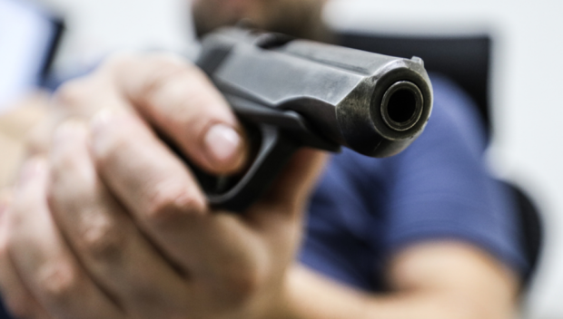 Паника в училище, след като AI обърка кларинет с пистолет