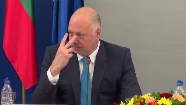 ИЗВЪНРЕДНО В ПИК TV! Росен Желязков: Пътят към еврото е въпрос на национален престиж! Държавните органи са на терен. Вчера Румен Спецов направи... (ВИДЕО)