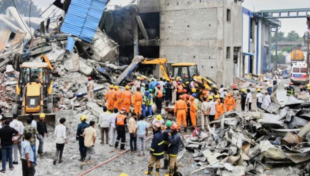 Десетки са жертвите при експлозия в индийски химически завод (ВИДЕО)