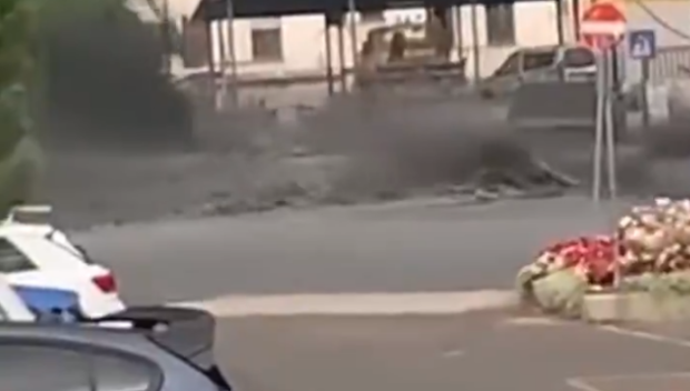 Мъж загина при наводнения в Италия (ВИДЕО)