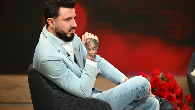 Елвиса ухапа Йоана, тя му отвърна подобаващо