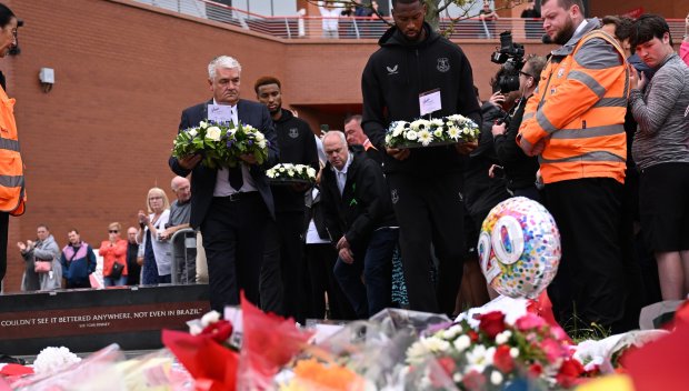 Изпратиха Диого Жота и Андре Силва в последния им път (СНИМКИ)