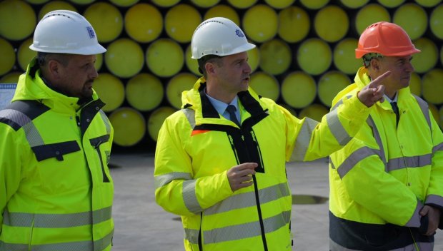 Още тръби за Вертикалния газов коридор пристигат днес в Бургас, министър ги посреща