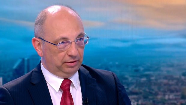 Икономистът Николай Василев към кабинета Желязков: Намалете драстично държавните разходи