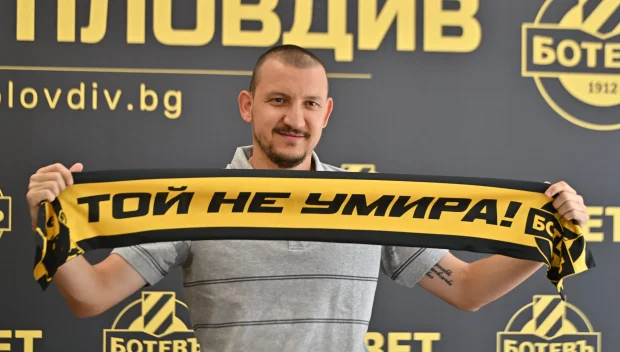 Ботев Пловдив и Лудогорец си делят заплатата на Неделев