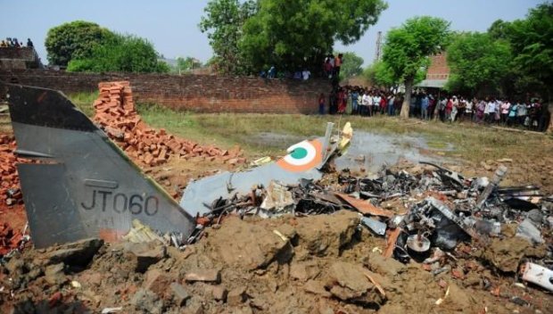 Разби се още един индийски изтребител - и двамата му пилоти загинаха (ВИДЕО)