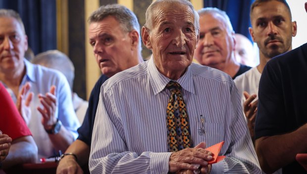 БЪЛГАРИЯ ПОТЪНА В ТРАУР: Отиде си великият Димитър Пенев