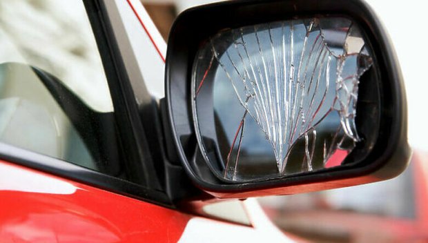 ЛУДОСТТА ПО ПЪТИЩАТА: Пиян без книжка се вряза в бус с роми в Габрово, жена загина на място