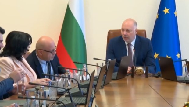 ИЗВЪНРЕДНО В ПИК! Росен Желязков даде задача на Теменужка Петкова: Слезте долу и обяснете за данните за инфлацията (ВИДЕО)