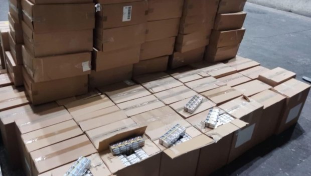 УДАР НА ЛЕСОВО: Спипаха 950 000 къса контрабандни цигари в немски камион, пътуващ за Турция