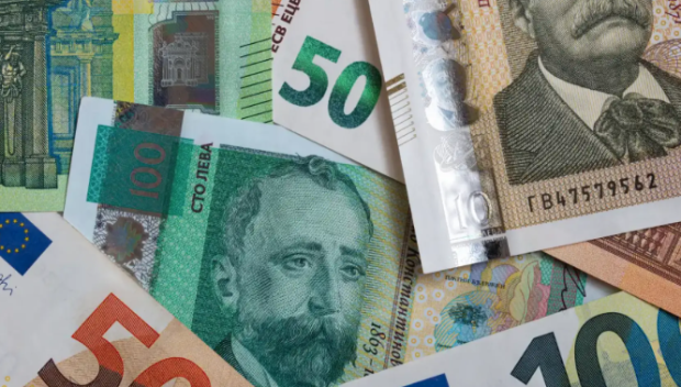 За бога, братя, не купувайте евро сега! Само им пълните гушите