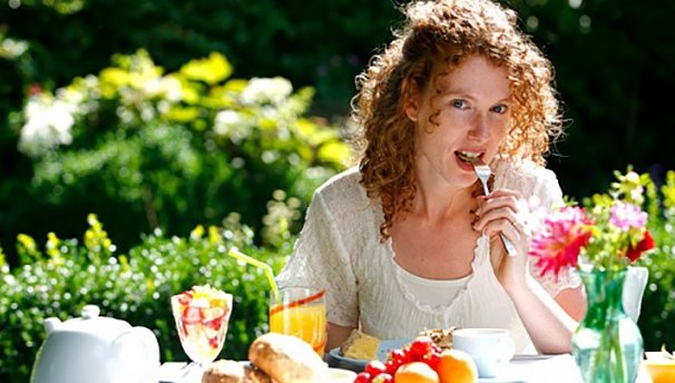 КАК ДА СЕ ХРАНИМ В ЖЕГИТЕ: Полезни съвети от пироговския лекар д-р Ива Левкова