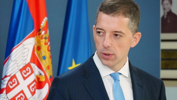 Нападнаха министъра на външните работи на Сърбия с трите му дъщери